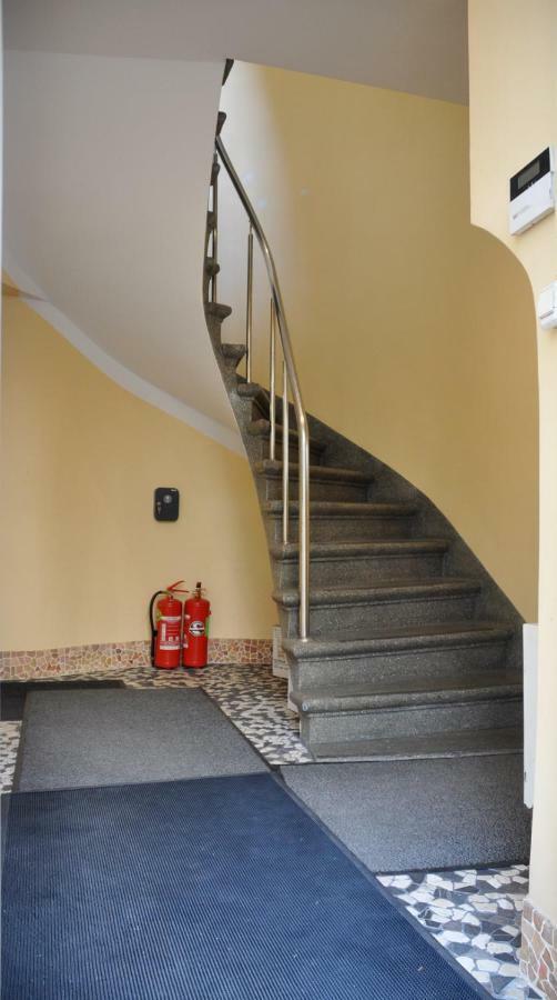 Riga City Center Quiet Apartment With Free Private Parking エクステリア 写真